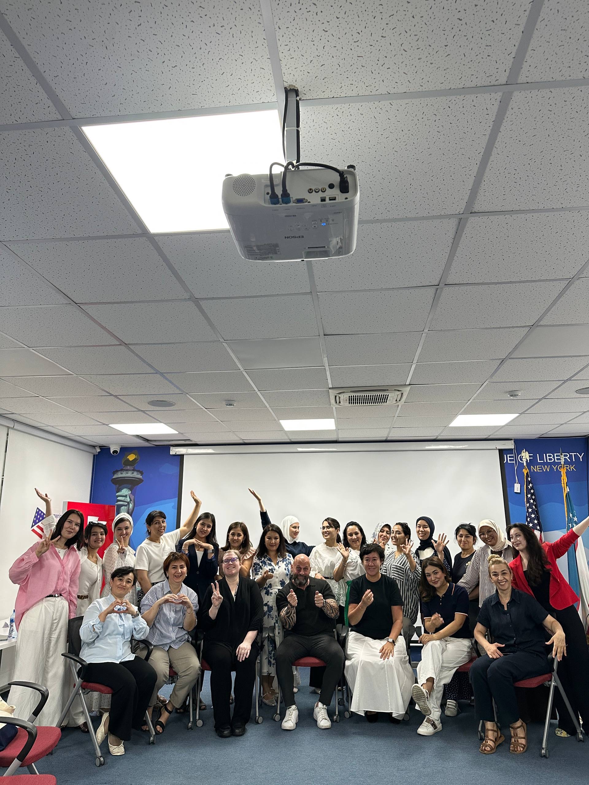 AI as an Assistant in the Classroom and for Curriculum Design